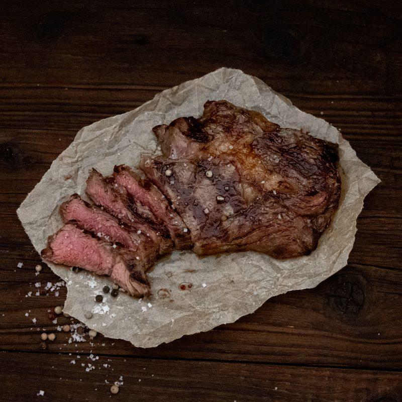 Bison-Entrecote-Steak-geschnitten